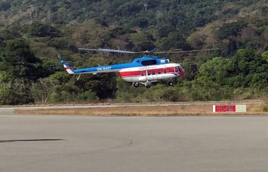 Trực thăng đưa 12 bác sĩ cùng 5.000 liều vắc xin đến Côn Đảo