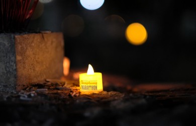 Xúc động hình ảnh những ngọn nến trong đêm ở Nghĩa trang Hàng Dương