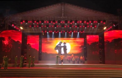 Ấn tượng chương trình nghệ thuật "Côn Đảo - sáng mãi bản anh hùng ca"