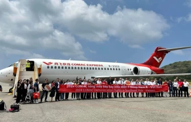 Máy bay Comac hạ cánh xuống Côn Đảo
