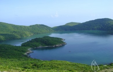 Vịnh xanh hoang sơ