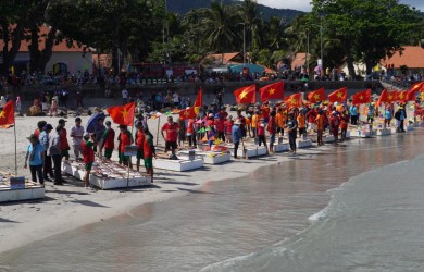 Sôi nổi Hội thi đua bè truyền thống lần thứ XVIII tại Côn Đảo