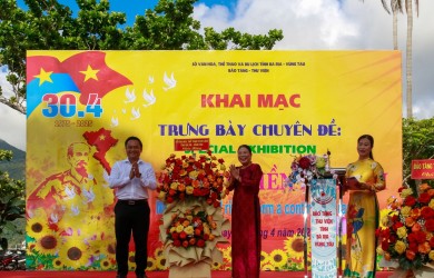 Côn Đảo khai mạc triển lãm "Non sông liền một dải"
